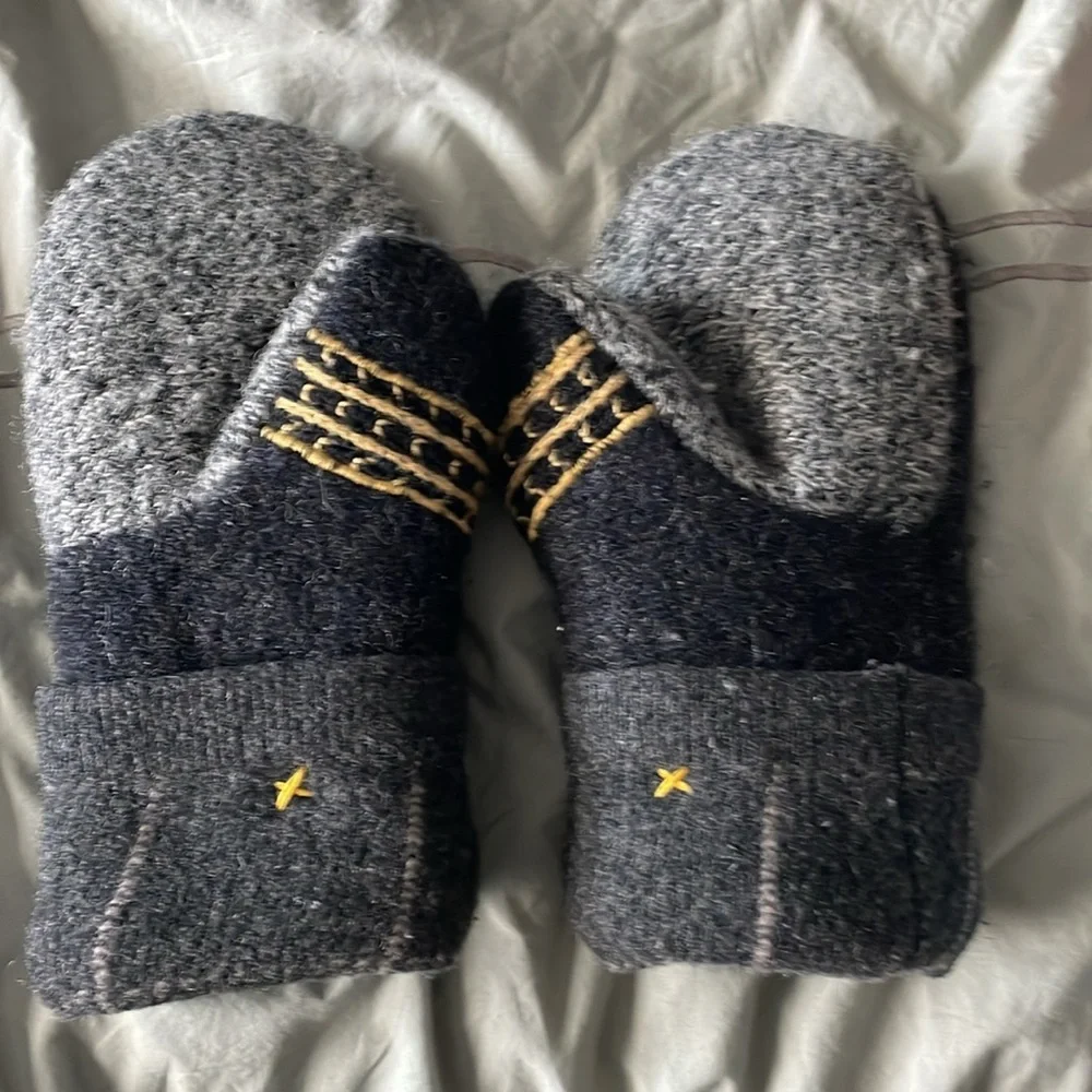 Bruins Mittens